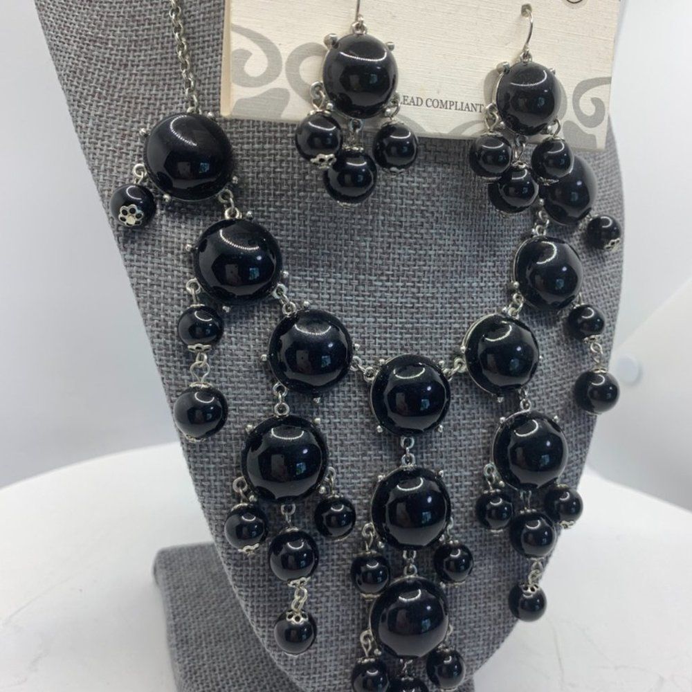 Icon Collection Earring and Necklace Set - Picture 3 of 5
